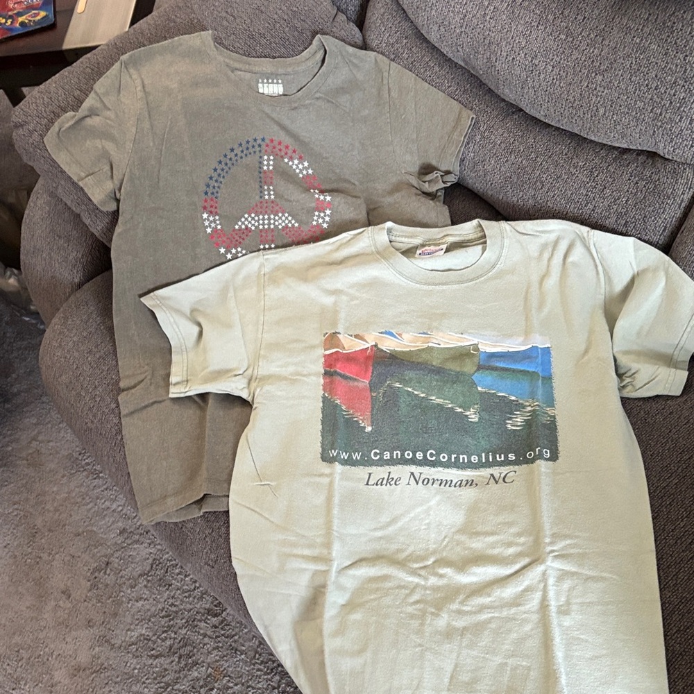 Hanes Short Sleeve Tees - Peace Sign and Lake Print